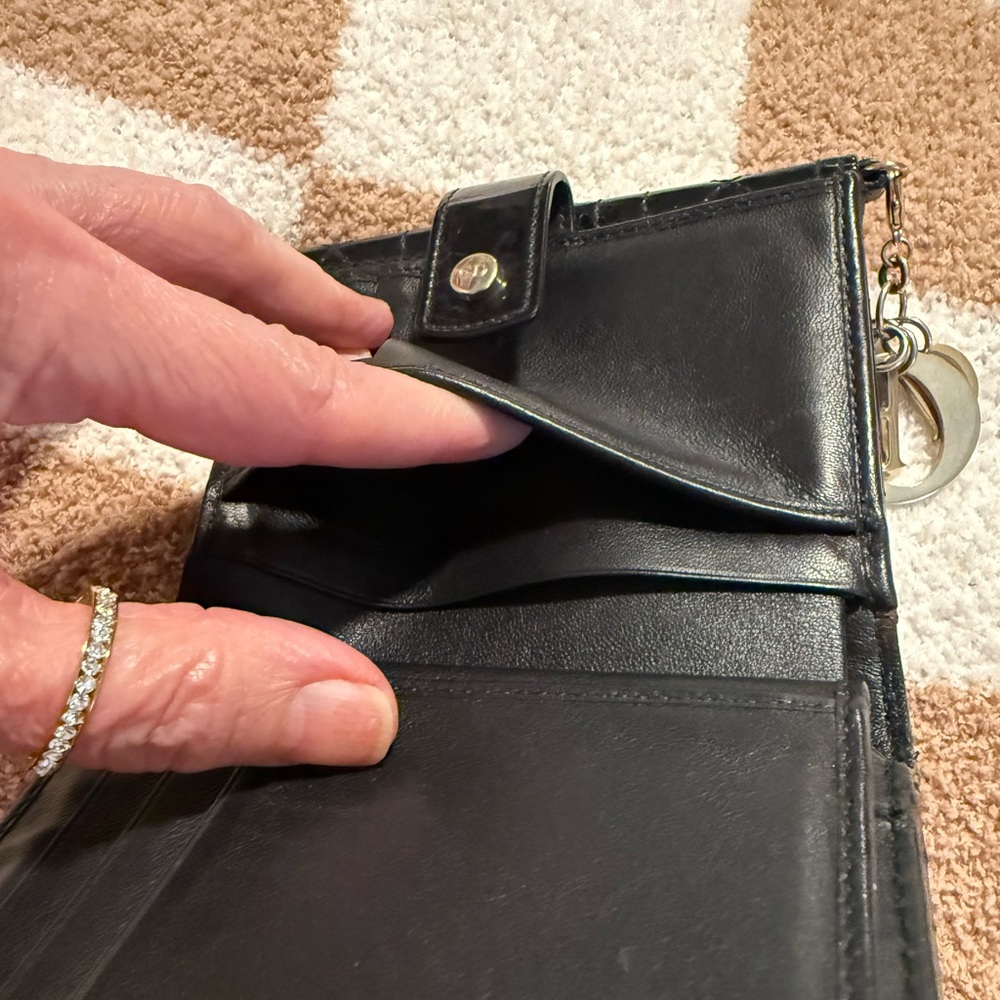 DIOR Patent Cannage Lady Dior Eden Wallet Black - Picture 9 of 13